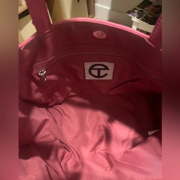 Medium sized Telfar bag. Sold out on Telfar - Picture 2 of 3